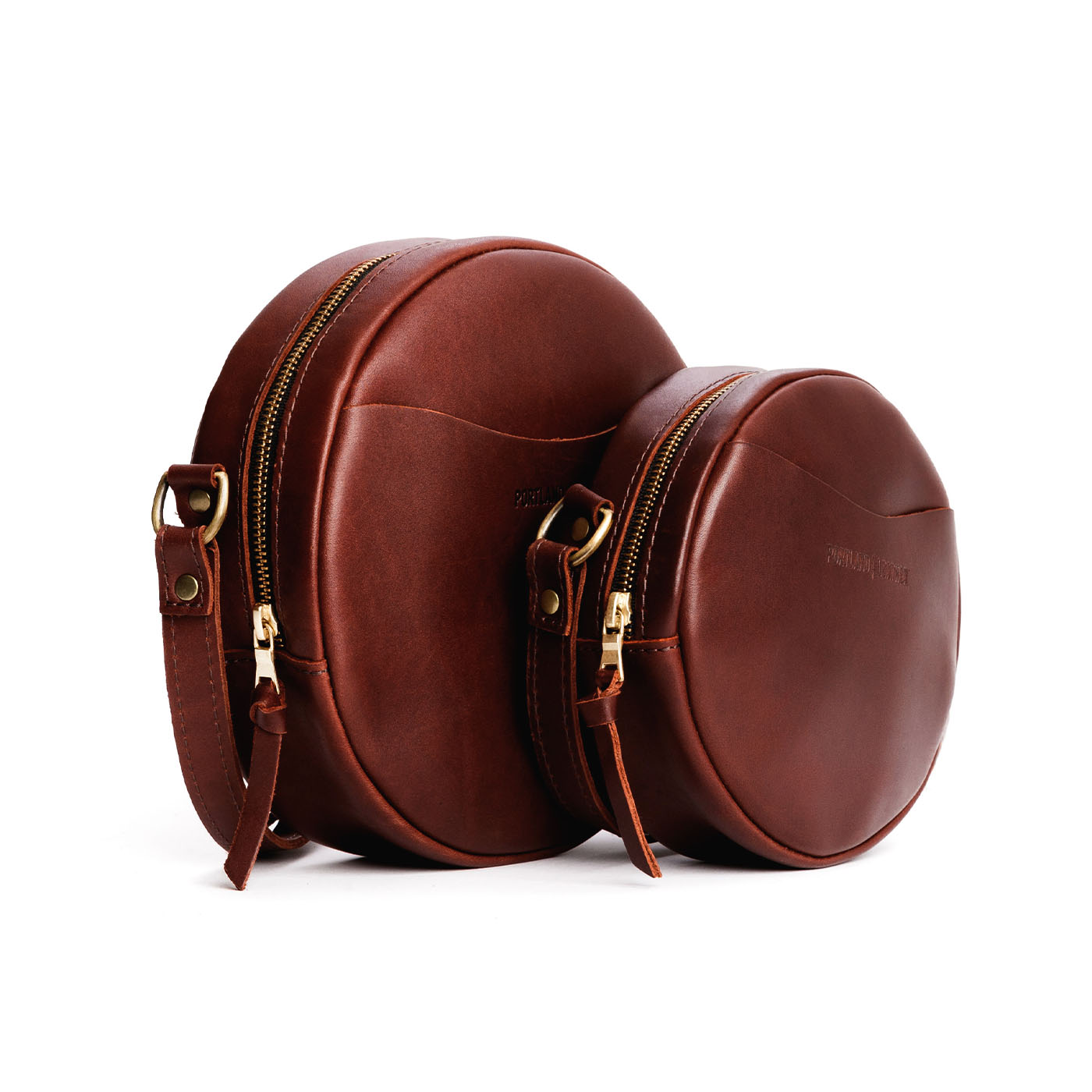 Cognac | Circle shaped crossbody bag with top zipper